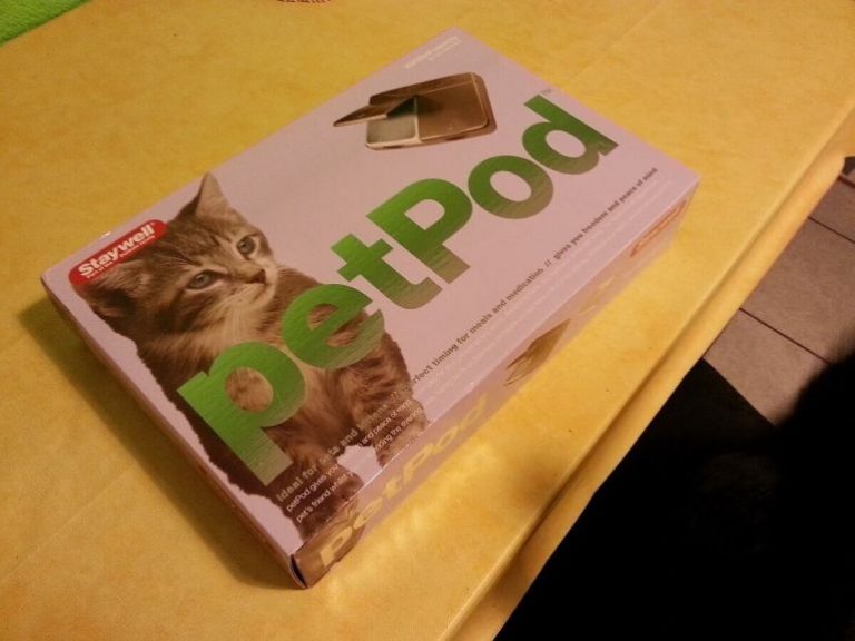 Cat feeder Staywell PetPod in its box.